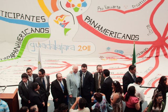 El grupo con Tony Buzan y el mapa